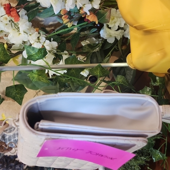 BETSEY JOHNSON WALLET/CROSSBODY - Picture 5 of 12